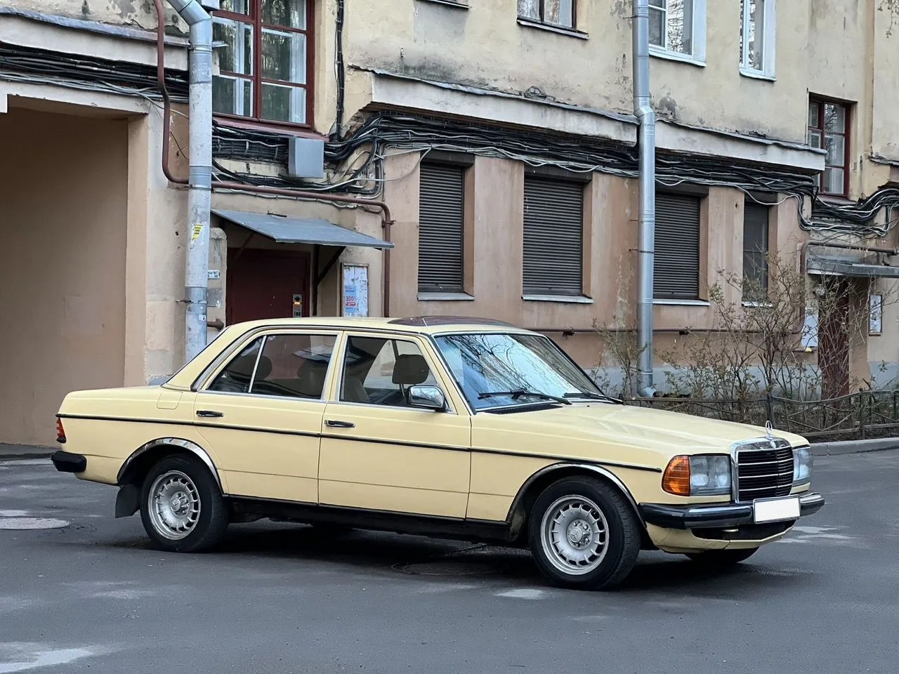 Mercedes-Benz W123 2.4 MT — фото 6